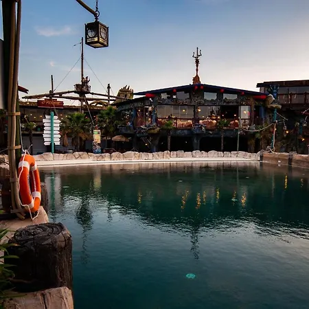 فندق Pirates World