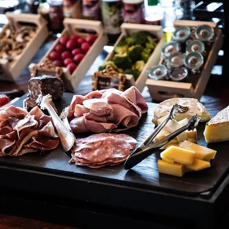 فندق Pirates World