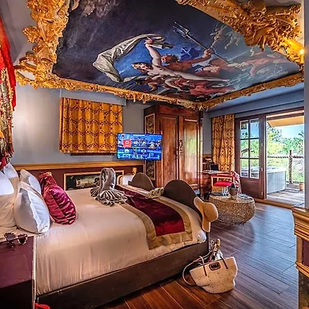 Hotel Pirates World