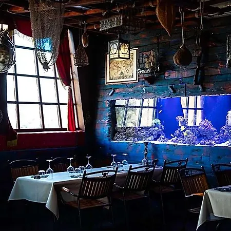 Hotel Pirates World